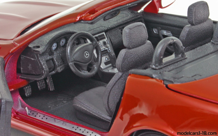 2001 - Mercedes SLK 230 (R170) Maisto 1/18 (Кафяв) Интериор арматурно табло