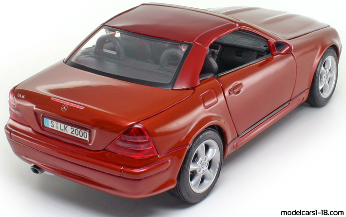 2001 - Mercedes SLK 230 (R170) Maisto 1/18 (Кафяв) Задна дясна страна