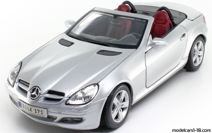 2005 - Mercedes SLK 350 (R171) Maisto 1/18 (Сребрист) Предна лява страна