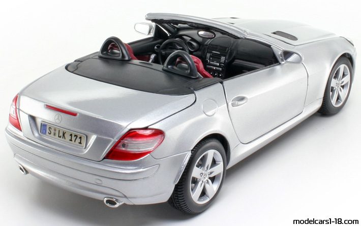 2005 - Mercedes SLK 350 (R171) Maisto 1/18 (Сребрист) Задна дясна страна