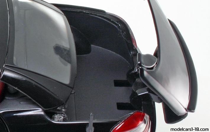 2005 - Mercedes SLK 55 AMG (R171) Motor Max 1/18 (Черен) Багажник / Отварящи се фарове