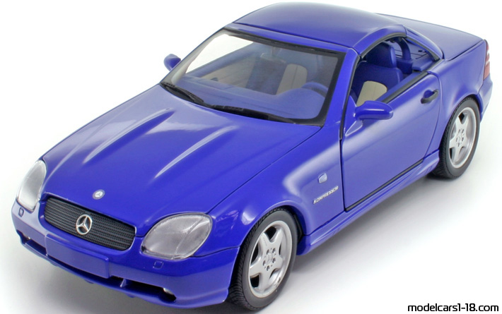 1997 - Mercedes SLK AMG (R170) UT 1/18 (Син) Предна лява страна