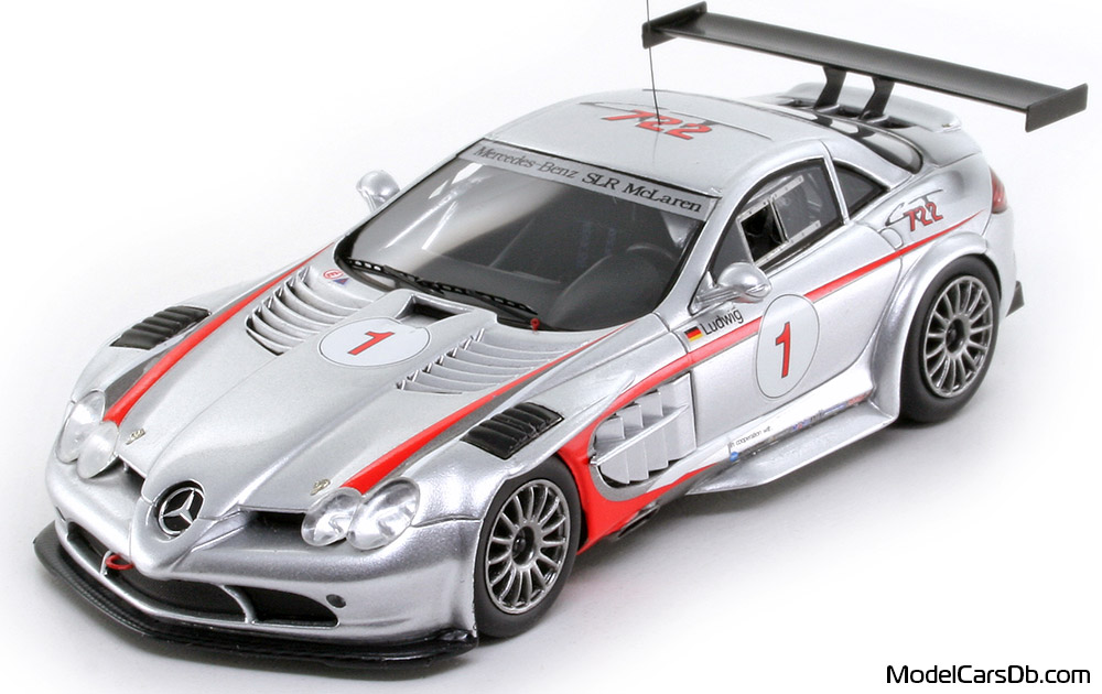 2008 - Mercedes SLR McLaren 722 GT (C199) Spark 1/43 (Сребрист / Червен) Предна лява страна