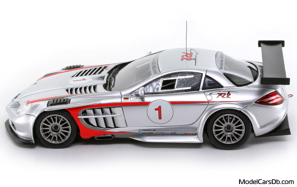 2008 - Mercedes SLR McLaren 722 GT (C199) Spark 1/43 (Сребрист / Червен) Страна