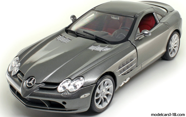 2003 - Mercedes SLR McLaren (C199) Maisto 1/18 (Сив) Предна лява страна