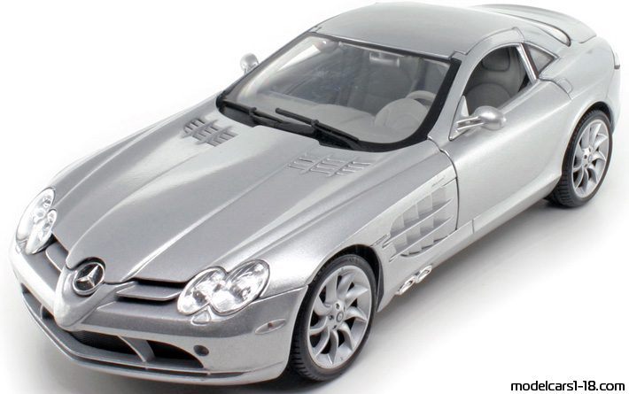2003 - Mercedes SLR McLaren (C199) Maisto 1/18 (Сребрист) Предна лява страна