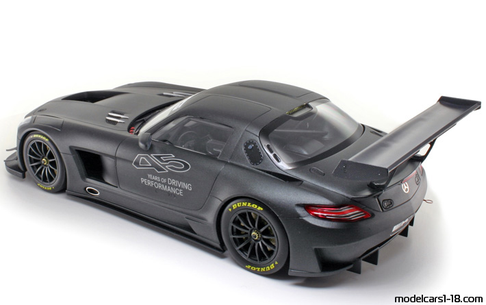 2011 - Mercedes SLS AMG GT3 (C197) Minichamps 1/18 (Сив) Отваряеми части