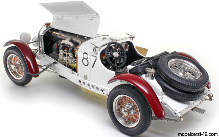 1931 - Mercedes SSKL Caracciola (W06) CMC 1/18 (Бял / Червен) Отваряеми части