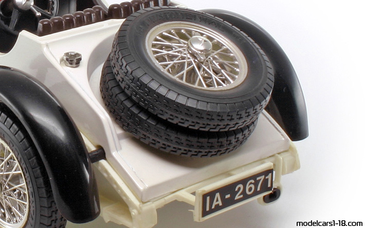 1928 - Mercedes SSKL (W06) Bburago 1/18 (Бял / Черен) Багажник / Отварящи се фарове