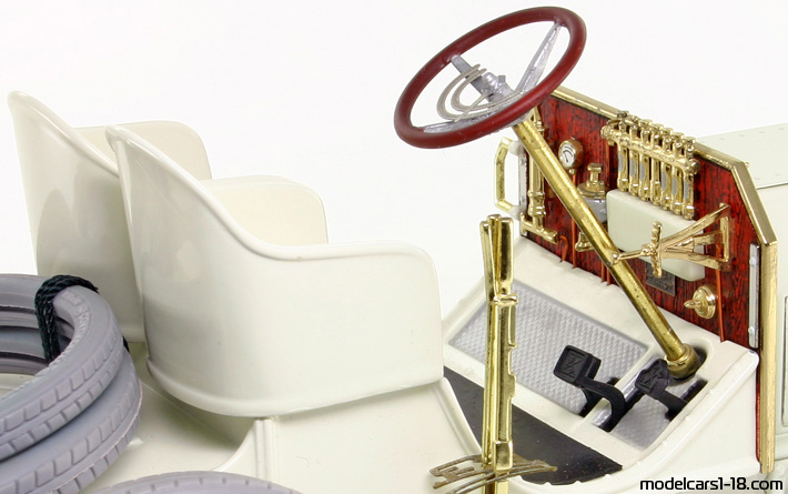 1901 - Mercedes Simplex 35 HP Schuco 1/18 (Бял) Интериор арматурно табло