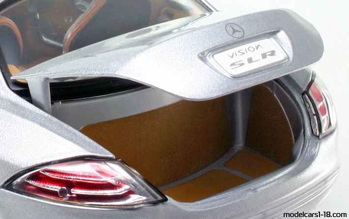 1999 - Mercedes Vision SLR Concept Maisto 1/18 (Светло сребрист) Багажник / Отварящи се фарове