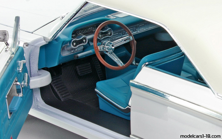 1964 - Mercury Marauder Road Signature 1/18 (Сребрист / Бял) Интериор арматурно табло