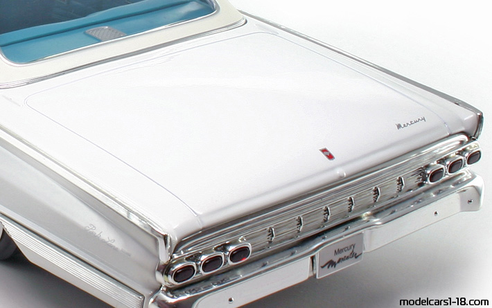 1964 - Mercury Marauder Road Signature 1/18 (Сребрист / Бял) Багажник / Отварящи се фарове