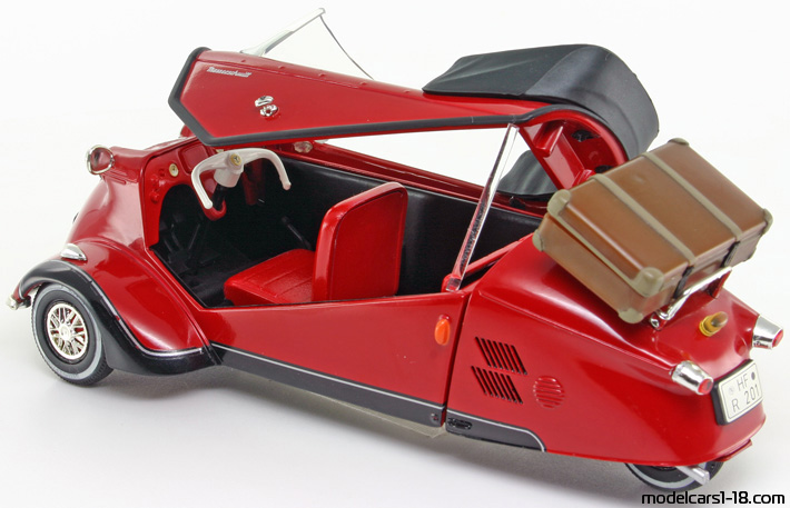 1955 - Messerschmitt KR200 Revell 1/18 (Червен / Черен) Отваряеми части