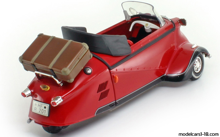 1955 - Messerschmitt KR200 Revell 1/18 (Червен / Черен) Задна дясна страна