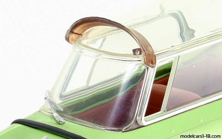 1955 - Messerschmitt KR200 Revell 1/18 (Зелен) Багажник / Отварящи се фарове