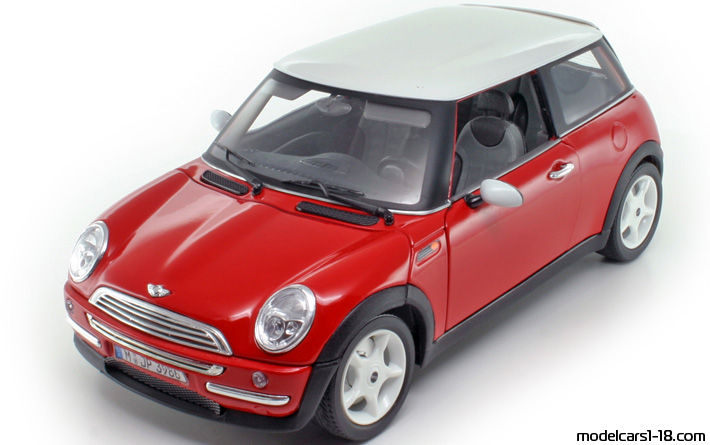 2001 - Mini Cooper Bburago 1/18 (Червен / Бял) Предна лява страна