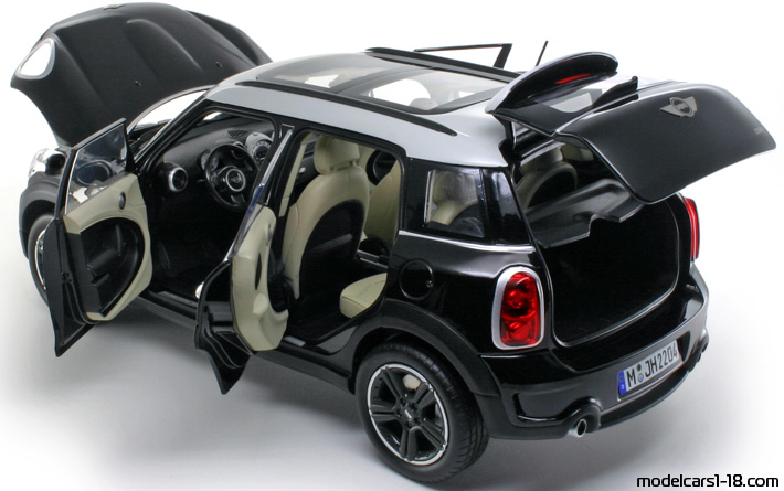 2010 - Mini Cooper S Countryman Norev 1/18 (Черен) Отваряеми части