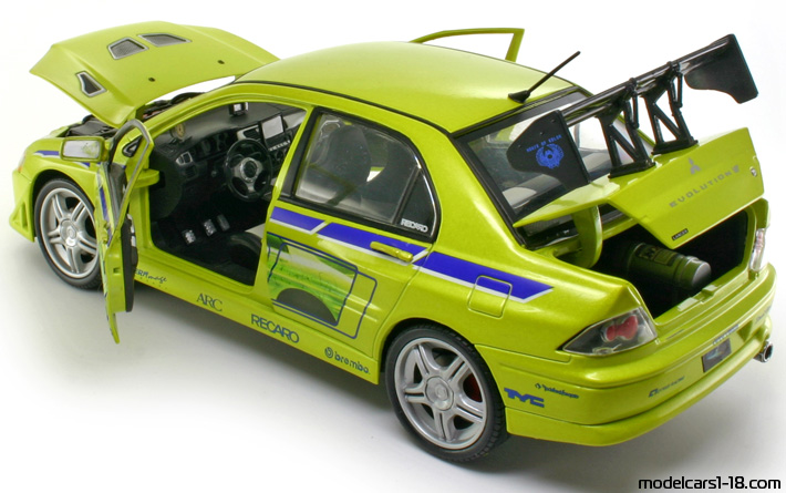 2001 - Mitsubishi Lancer EVO VII ERTL 1/18 (Жълт) Отваряеми части