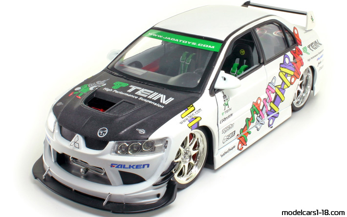2003 - Mitsubishi Lancer EVO VIII Jada Toys 1/18 (Бял) Предна лява страна