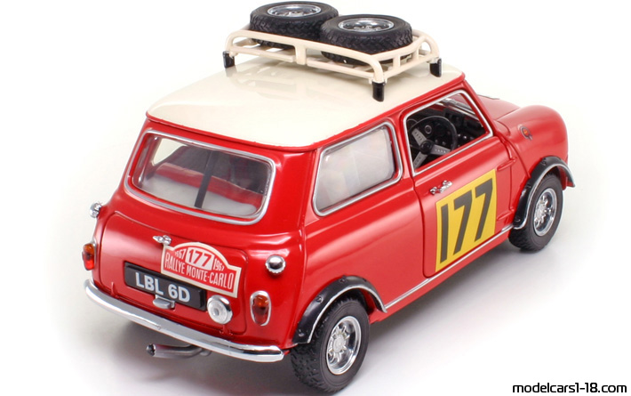 1967 - Morris Mini Cooper 1275S Kyosho 1/18 (Червен / Бял) Задна дясна страна