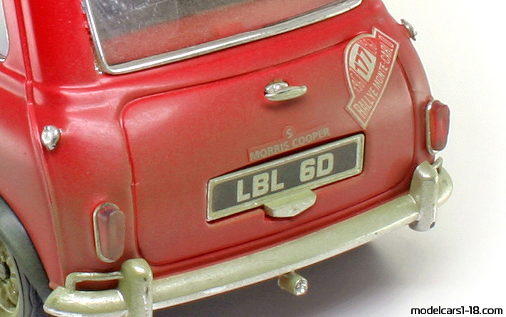 1967 - Morris Mini Cooper 1275S Majorette 1/16 (Червен / Бял) Багажник / Отварящи се фарове