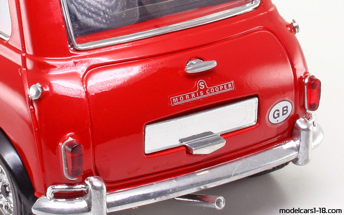 1967 - Morris Mini Cooper 1275S Majorette 1/16 (Червен / Бял) Двигател