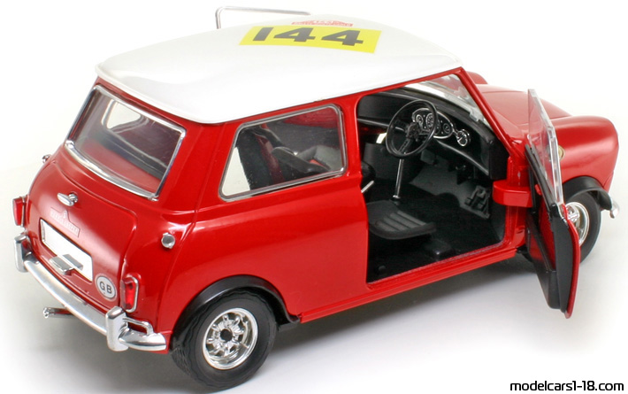 1967 - Morris Mini Cooper 1275S Majorette 1/16 (Червен / Бял) Отваряеми части