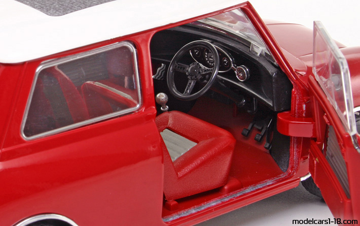 1964 - Morris Mini Cooper S Solido 1/16 (Червен / Бял) Интериор арматурно табло