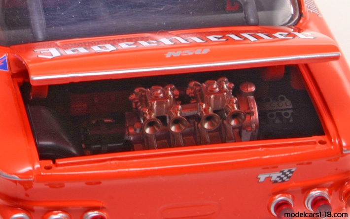 1968 - NSU TTS Revell 1/18 (Оранжев) Двигател