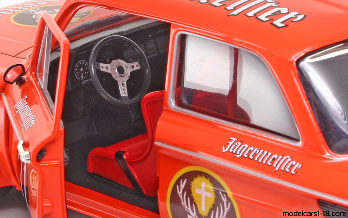 1968 - NSU TTS Revell 1/18 (Оранжев) Интериор арматурно табло