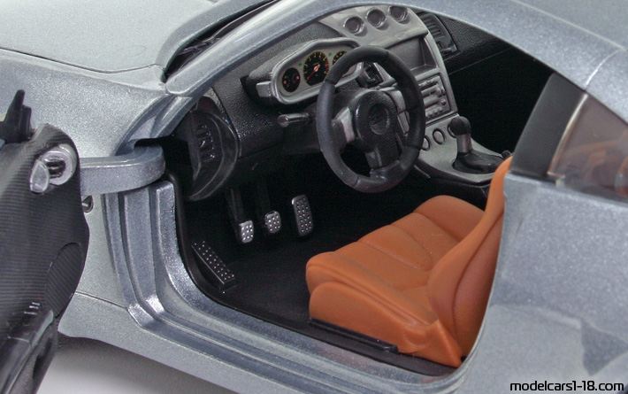 2003 - Nissan 350Z (Z33) Hot Wheels 1/18 (Син) Интериор арматурно табло