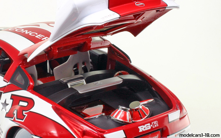 2003 - Nissan 350Z (Z33) Jada Toys 1/18 (Червен / Бял) Багажник / Отварящи се фарове