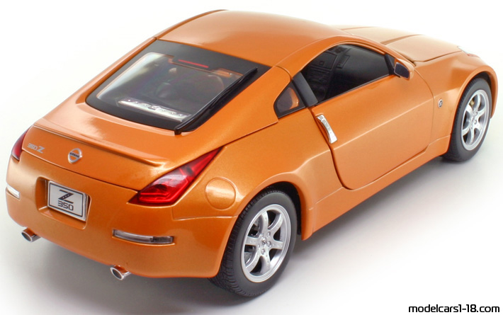 2003 - Nissan 350Z (Z33) Road Signature 1/18 (Оранжев) Задна дясна страна