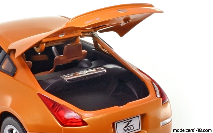 2003 - Nissan 350Z (Z33) Road Signature 1/18 (Оранжев) Багажник / Отварящи се фарове