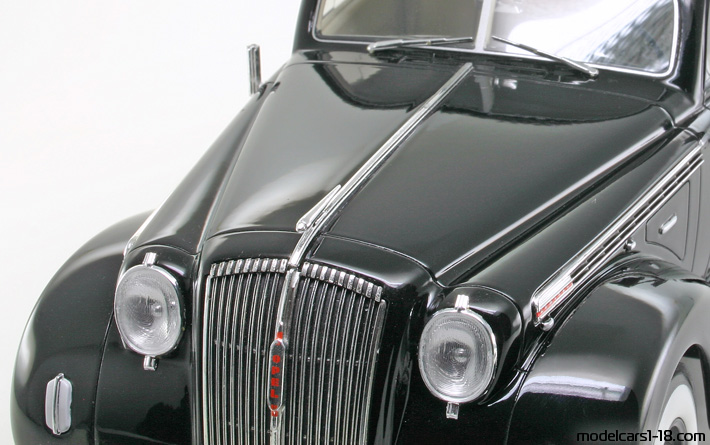 1938 - Opel Admiral BoS Models 1/18 (Черен) Двигател
