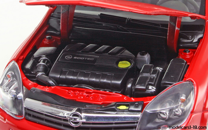 2005 - Opel Astra GTC Welly 1/18 (Червен) Двигател