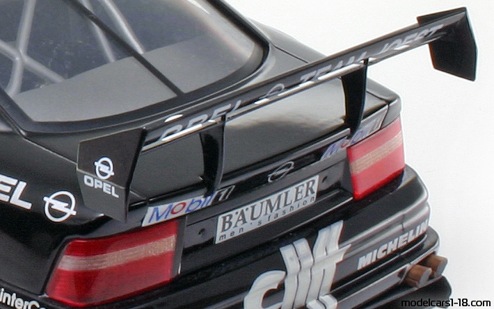 1995 - Opel Calibra V6 DTM UT 1/18 (Черен / Бял) Багажник / Отварящи се фарове