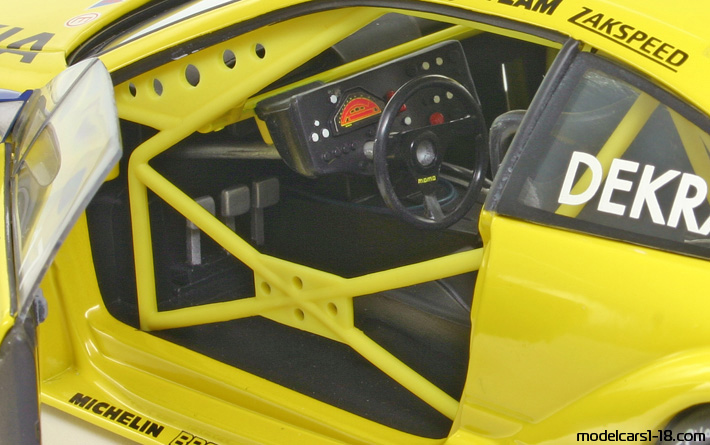 1996 - Opel Calibra V6 DTM UT 1/18 (Жълт / Черен) Интериор арматурно табло