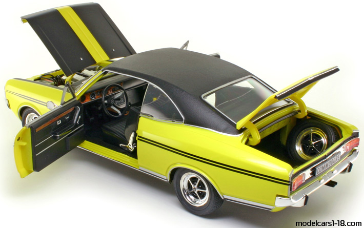1970 - Opel Commodore GS/E Revell 1/18 (Жълт / Черен) Отваряеми части