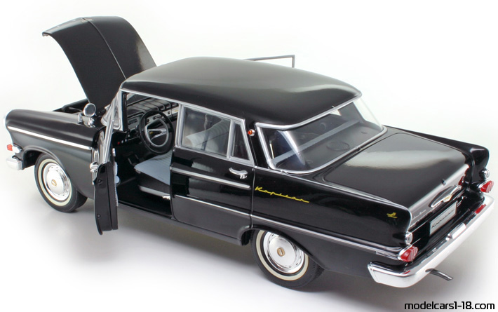 1961 - Opel Kapitan Revell 1/18 (Черен) Отваряеми части