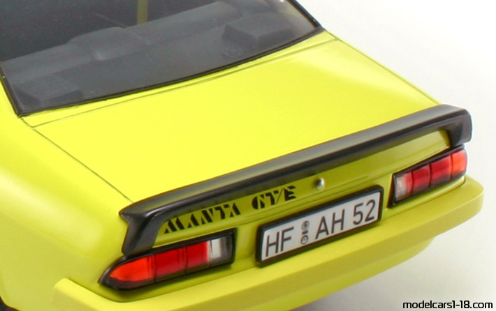 1982 - Opel Manta GT/E Revell 1/18 (Жълт) Багажник / Отварящи се фарове