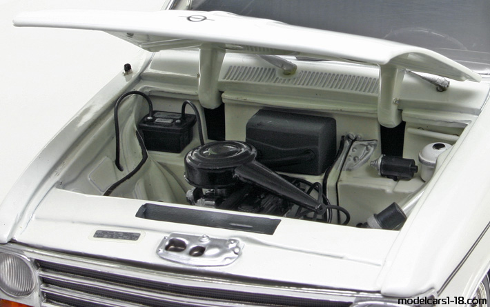 1967 - Opel Olympia Revell 1/18 (Бял / Черен) Двигател