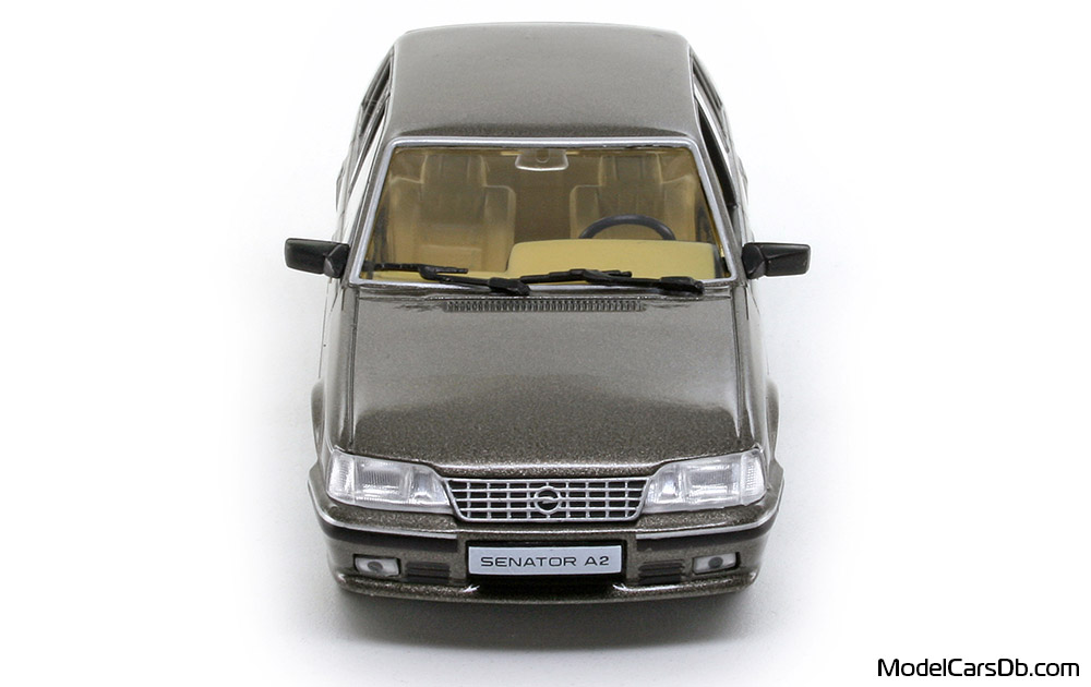 1982 - Opel Senator CD 3.0 E Altaya 1/43 (Кафяв) Предница