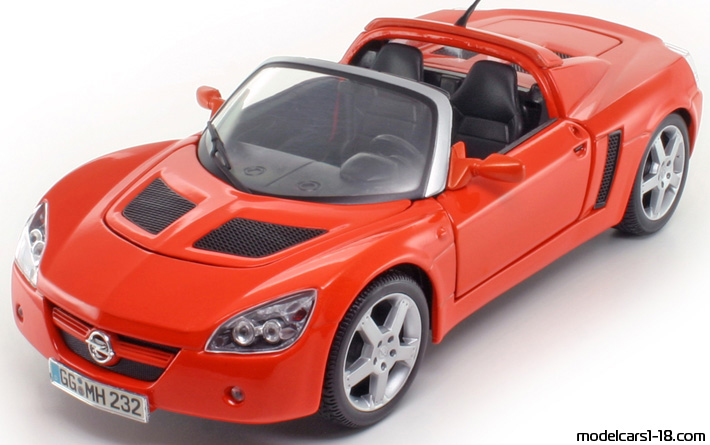 2000 - Opel Speedster Maisto 1/18 (Оранжев) Предна лява страна