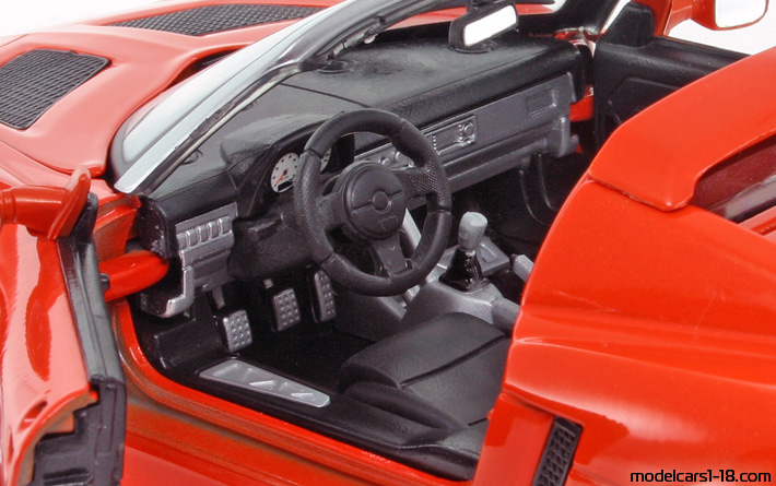 2000 - Opel Speedster Maisto 1/18 (Оранжев) Интериор арматурно табло