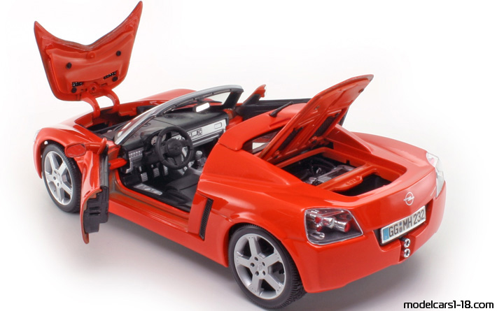 2000 - Opel Speedster Maisto 1/18 (Оранжев) Отваряеми части