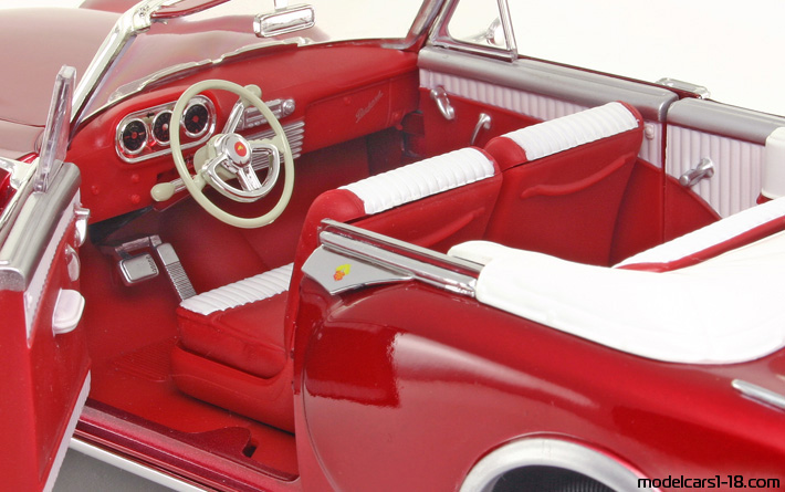1953 - Packard Caribbean Road Signature 1/18 (Червен) Интериор арматурно табло