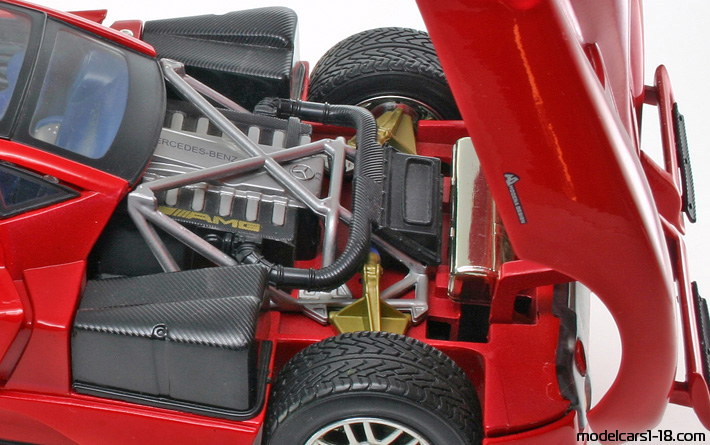 1999 - Pagani Zonda C12 Motor Max 1/18 (Червен) Двигател