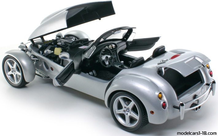 1998 - Panoz AIV Roadster AutoArt 1/18 (Сребрист) Отваряеми части